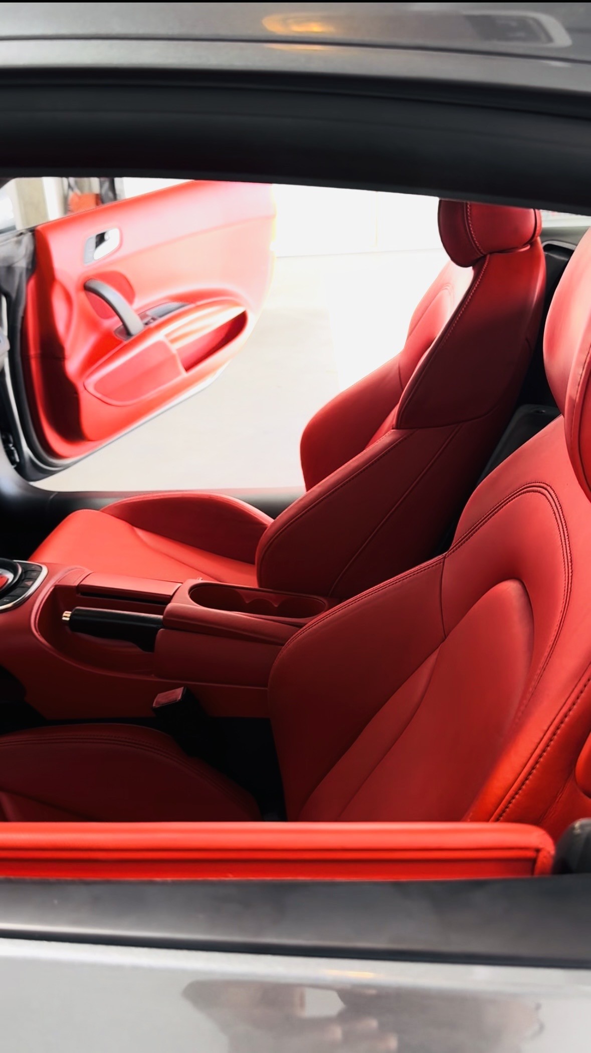 Sièges et panneau de porte de l'Audi R8 en cuir rouge